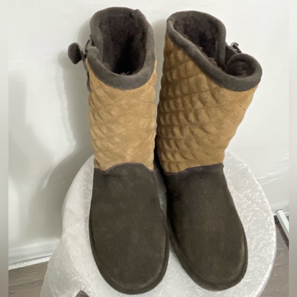 Bearpaw Women’s Quilted Suede Sheepskin Boots – Brown Size 7(B26) - Picture 2 of 7